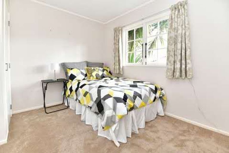 Photo of property in 17 Stapleford Crescent, Browns Bay, Auckland, 0630