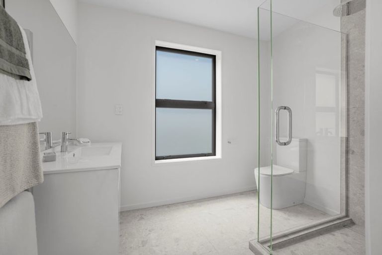 Photo of property in 2/10 Pascoe Avenue, Paremata, Porirua, 5026