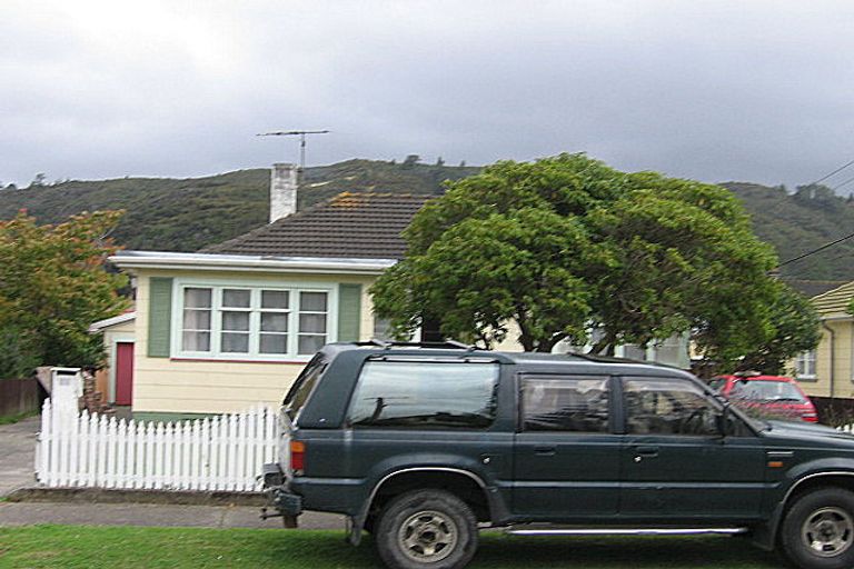 Photo of property in 22 Pearce Crescent, Taita, Lower Hutt, 5011