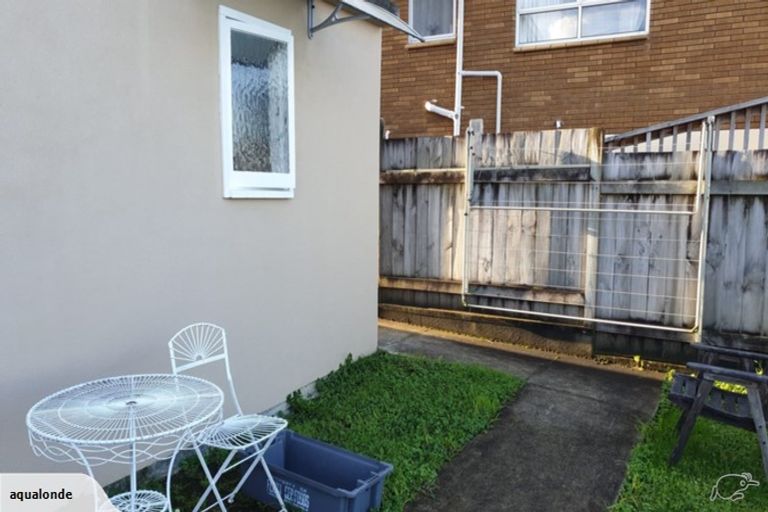Photo of property in 21 High Road, Glenfield, Auckland, 0629
