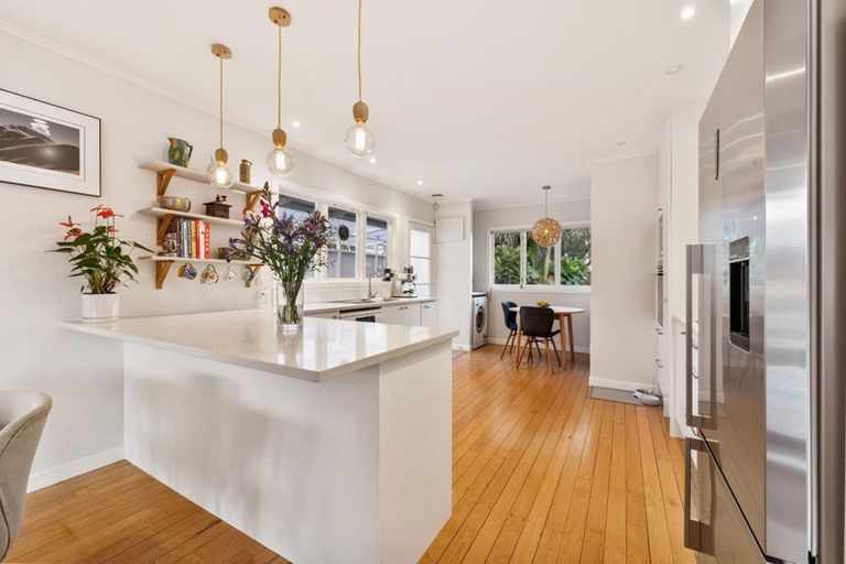 Photo of property in 9 Devon Street, Te Atatu South, Auckland, 0610