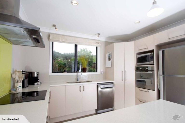 Photo of property in 160 Woodman Drive, Tawa, Wellington, 5028