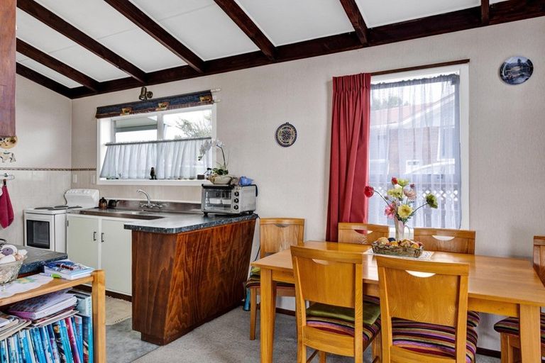 Photo of property in 16 Karaka Street, Inglewood, 4330