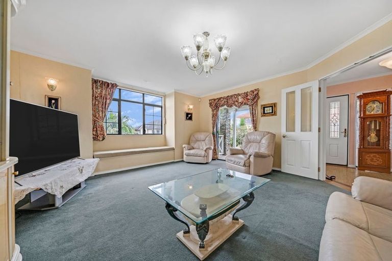 Photo of property in 5 Figtree Terrace, Goodwood Heights, Auckland, 2105