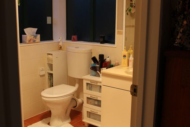 Photo of property in 14 Waimoko Glen, Swanson, Auckland, 0612