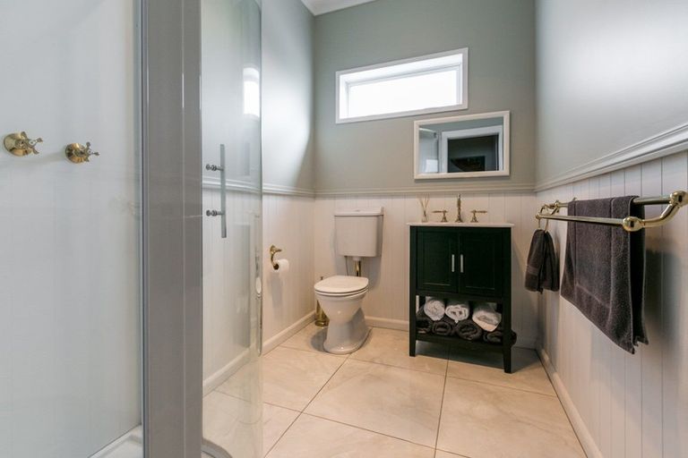 Photo of property in 24 Seapoint Road, Bluff Hill, Napier, 4110