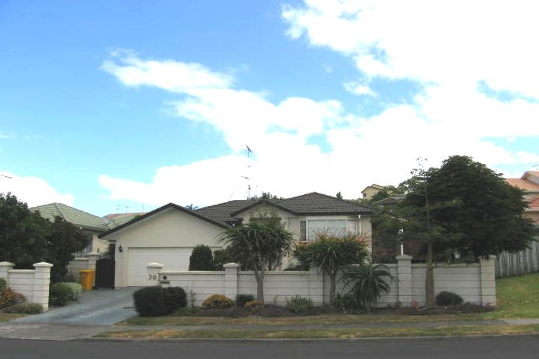 Photo of property in 70 Unsworth Drive, Unsworth Heights, Auckland, 0632