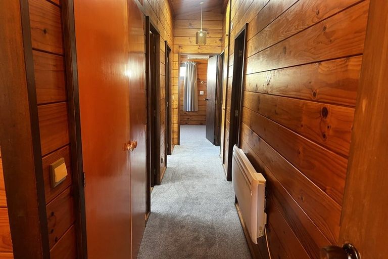 Photo of property in 63 Gemstone Drive, Birchville, Upper Hutt, 5018