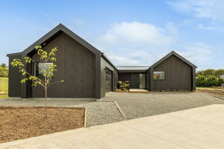 Photo of property in 35 Titoki Road, Waikanae Beach, 5036