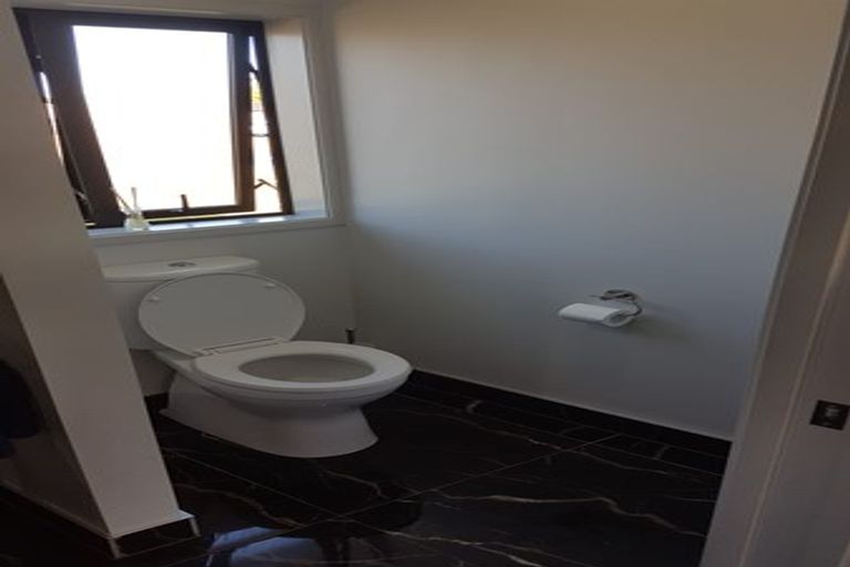 Photo of property in 31 Harbour Crest Drive, Waiuku, 2123