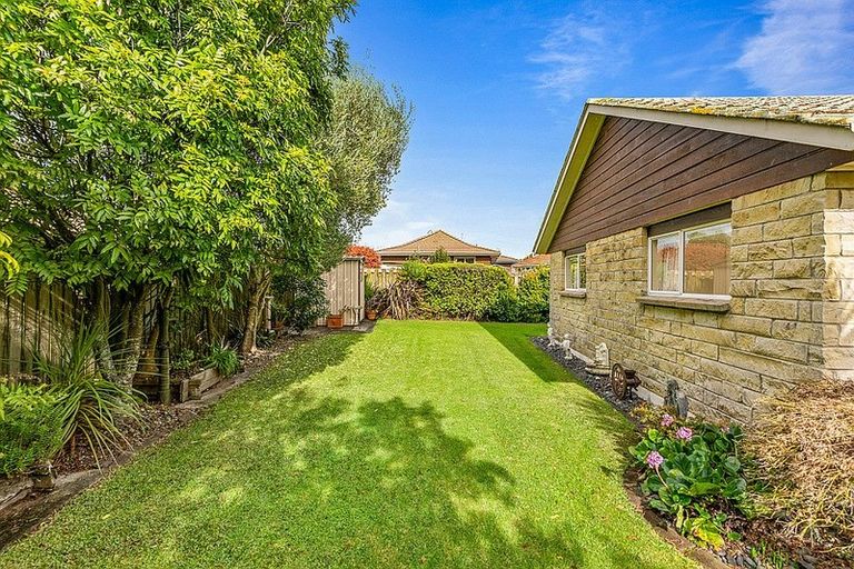 Photo of property in 41 Headcorn Place, Botany Downs, Auckland, 2010