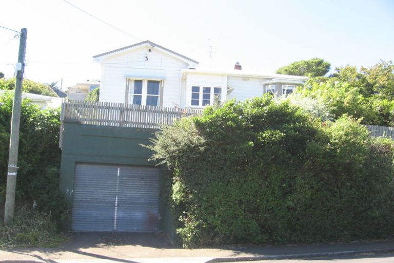 Photo of property in 12 Woburn Road, Northland, Wellington, 6012
