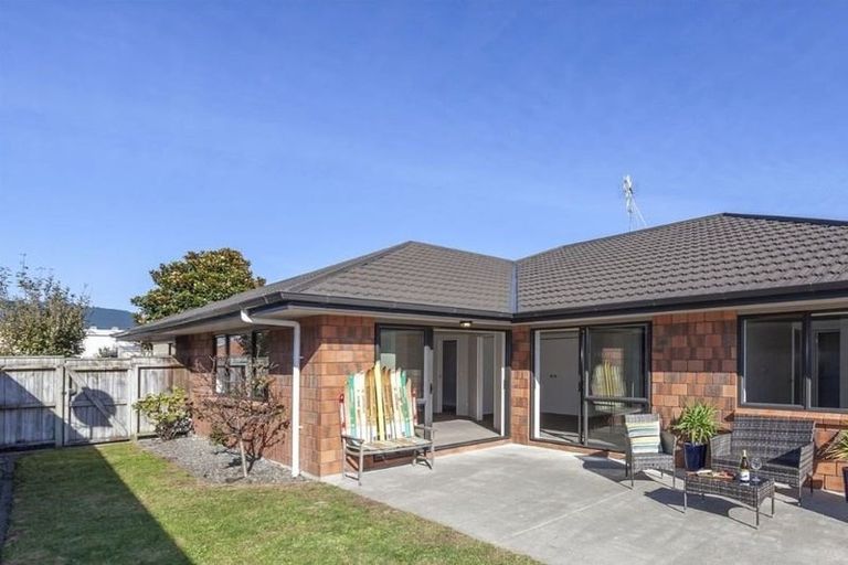 Photo of property in 14 Gandalf Crescent, Paraparaumu, 5032