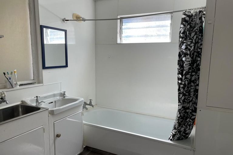 Photo of property in 2 Eden View Road, Sandringham, Auckland, 1025