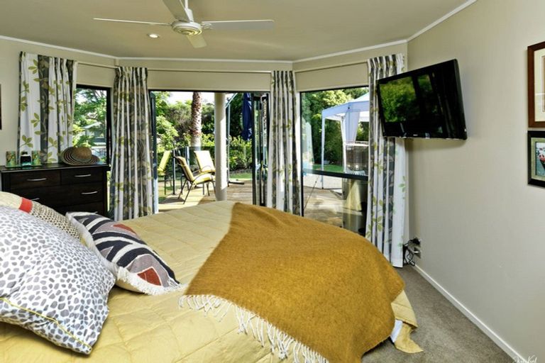 Photo of property in 8 Almond Grove, Greenhithe, Auckland, 0632