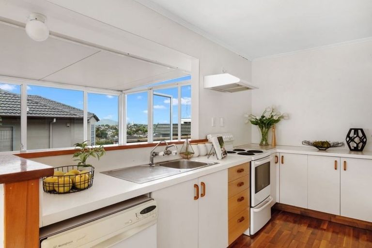 Photo of property in 127 Forrest Hill Road, Forrest Hill, Auckland, 0620