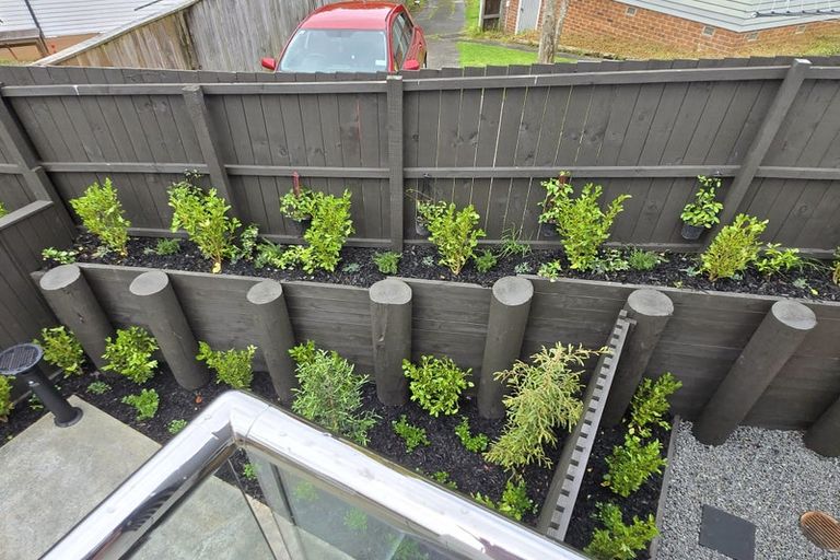 Photo of property in 7/13 Fairdale Place, Birkdale, Auckland, 0626