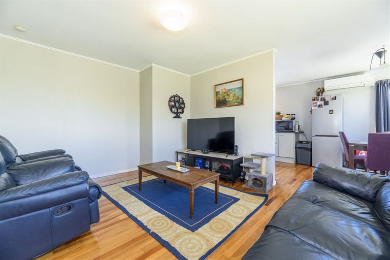 Photo of property in 6 Harmel Road, Glendene, Auckland, 0602