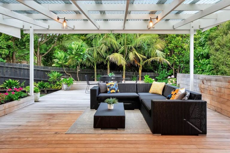 Photo of property in 2/331 Beach Road, Campbells Bay, Auckland, 0630