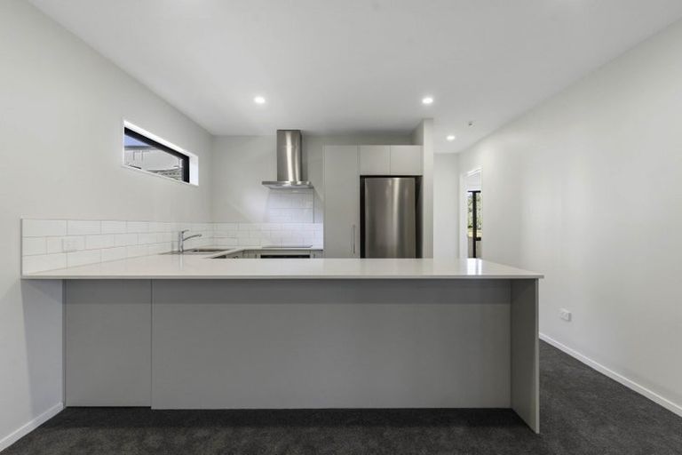 Photo of property in 41 Kingdale Road, Henderson, Auckland, 0610