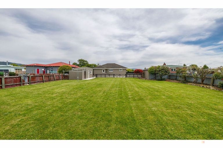 Photo of property in 51 Rhodes Street, Waimate, 7924
