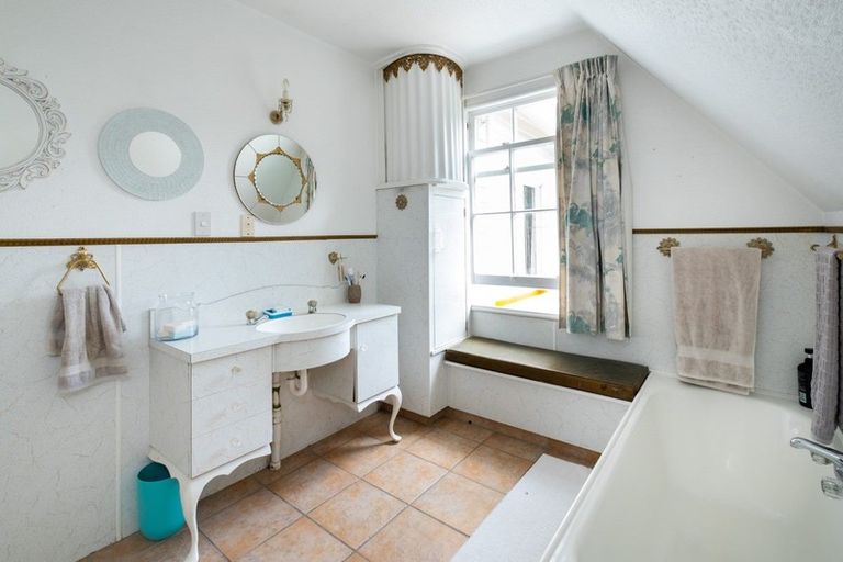 Photo of property in 11 Corry Avenue, Bluff Hill, Napier, 4110