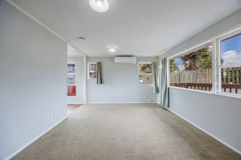 Photo of property in 57 Barrys Road, Glendene, Auckland, 0602