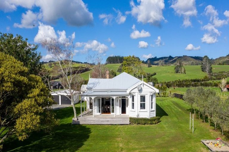 Photo of property in 41 Church Road, Ardmore, Papakura, 2582