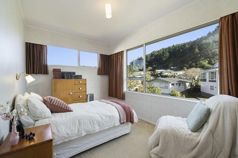 Photo of property in 20 Turriff Crescent, Tawa, Wellington, 5028