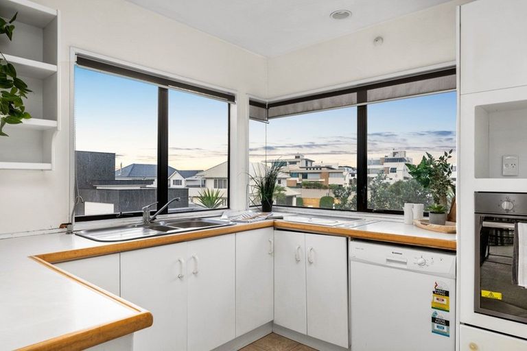 Photo of property in 9a Sunbrae Grove, Mount Maunganui, 3116