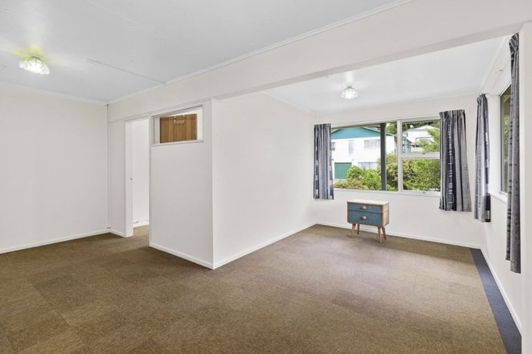 Photo of property in 13 Fyvie Avenue, Tawa, Wellington, 5028