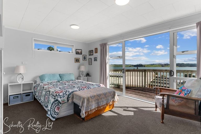 Photo of property in 10 Oxford Street, Whakapirau, Maungaturoto, 0583