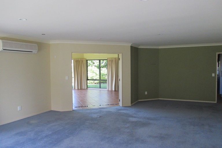Photo of property in 35 Ruapehu Drive, Fitzherbert, Palmerston North, 4410