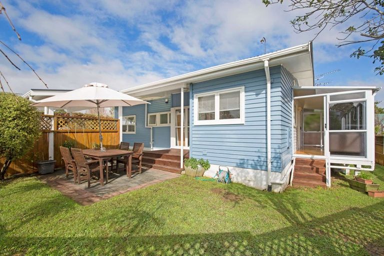 Photo of property in 33 Minaret Drive, Bucklands Beach, Auckland, 2014