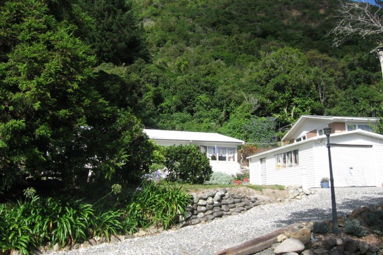 Photo of property in 14 Beechwood Lane, Te Marua, Upper Hutt, 5018