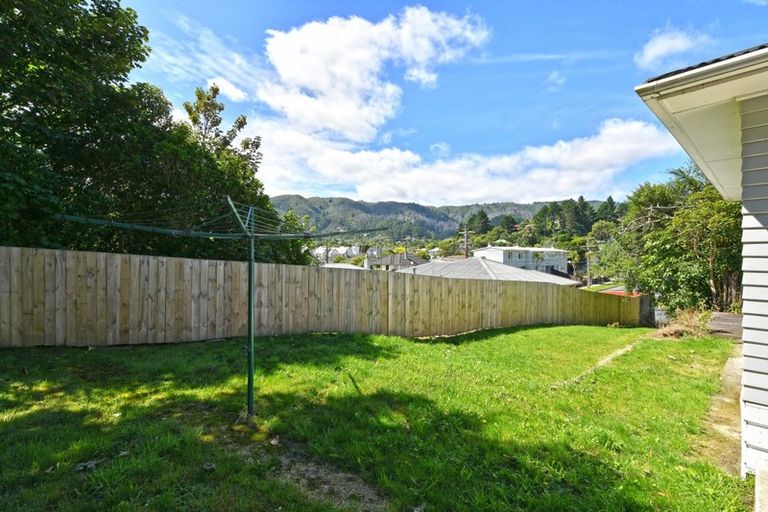 Photo of property in 16 Rintoul Grove, Stokes Valley, Lower Hutt, 5019