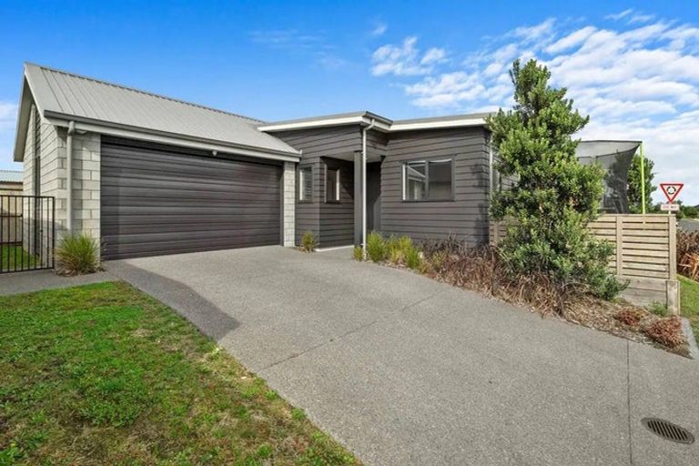 Photo of property in 1 Komata Crescent, Papamoa Beach, Papamoa, 3118