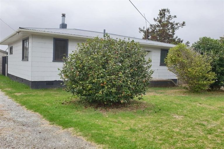 Photo of property in 3 Springs Road, Parakai, 0830