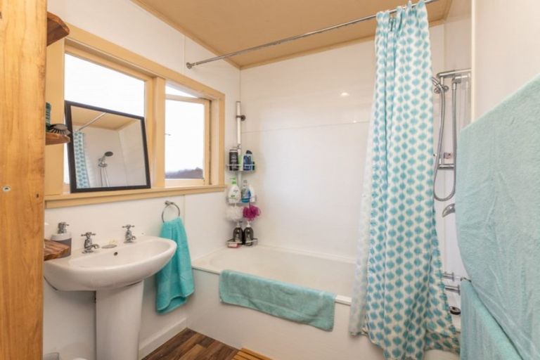 Photo of property in 15 Moreland Avenue, Papanui, Christchurch, 8053