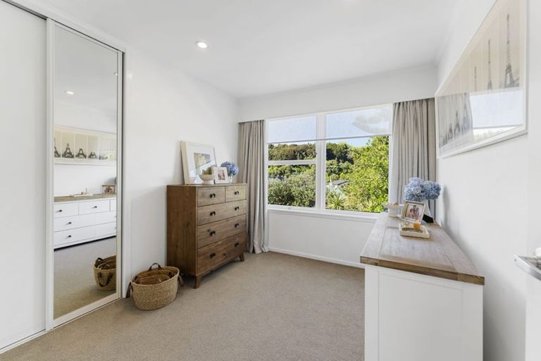 Photo of property in 21 Lowtherhurst Road, Massey, Auckland, 0614