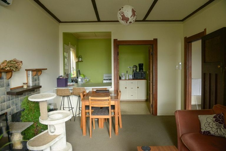 Photo of property in 1b Apuka Street, Brooklyn, Wellington, 6021