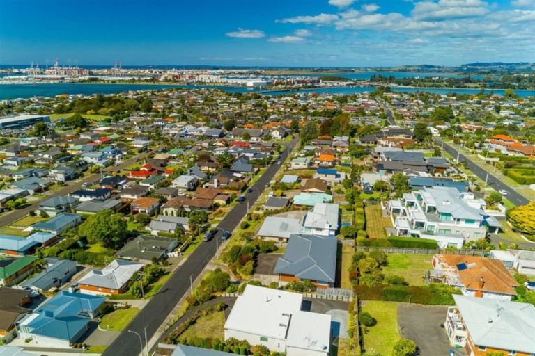 Photo of property in 17a Seaview Road, Otumoetai, Tauranga, 3110
