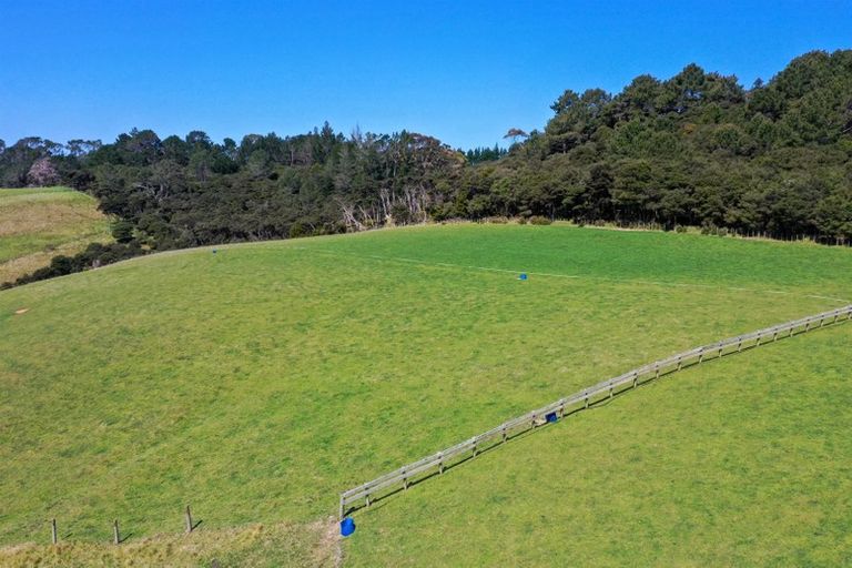 Photo of property in 99 Mcpike Road, Waimauku, 0883