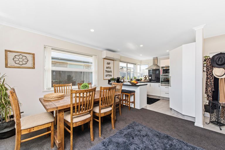 Photo of property in 7 Leet Crescent, Papamoa Beach, Papamoa, 3118