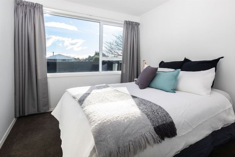 Photo of property in 19 Camelia Place, Islington, Christchurch, 8042