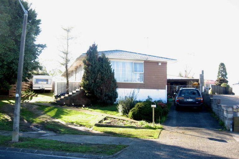 Photo of property in 11 Awakino Place, Manurewa, Auckland, 2102