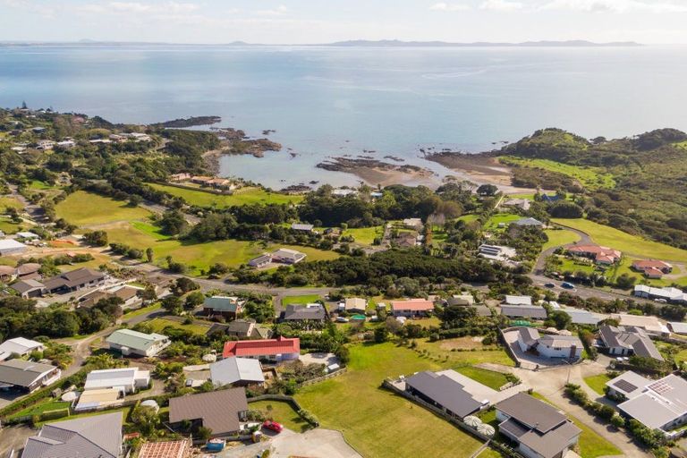 Photo of property in 13 Nancy Wake Place, Cable Bay, 0420