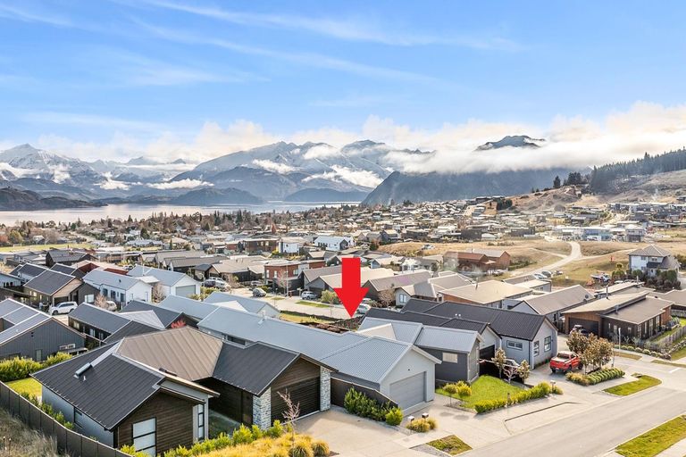 Photo of property in 8 The Heights Avenue, Wanaka, 9305