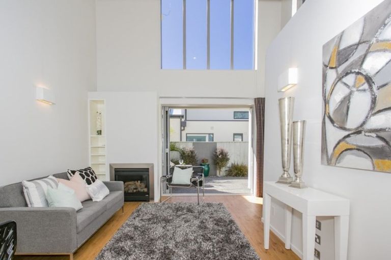 Photo of property in 2/64 Holly Road, St Albans, Christchurch, 8014