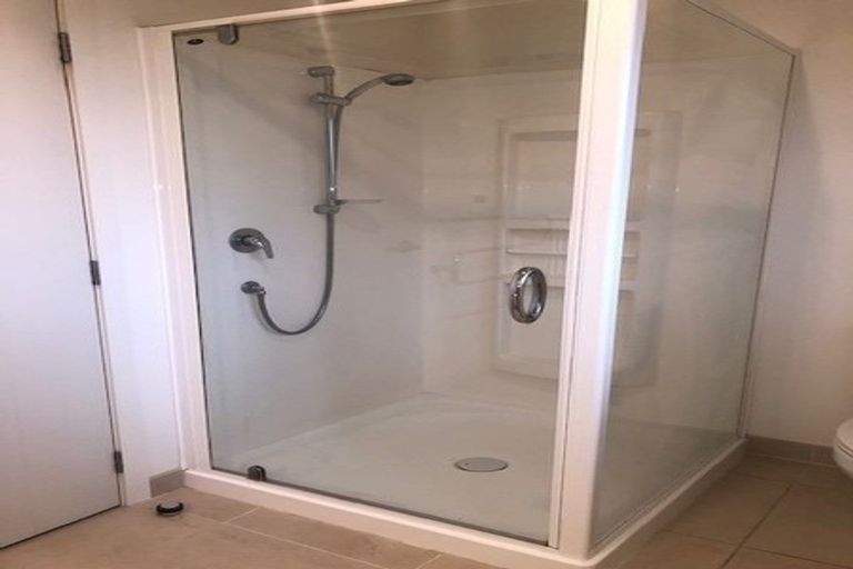 Photo of property in 3/4a Corrella Road, Belmont, Auckland, 0622